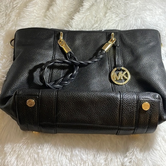 Michael Kors purse - Picture 1 of 4